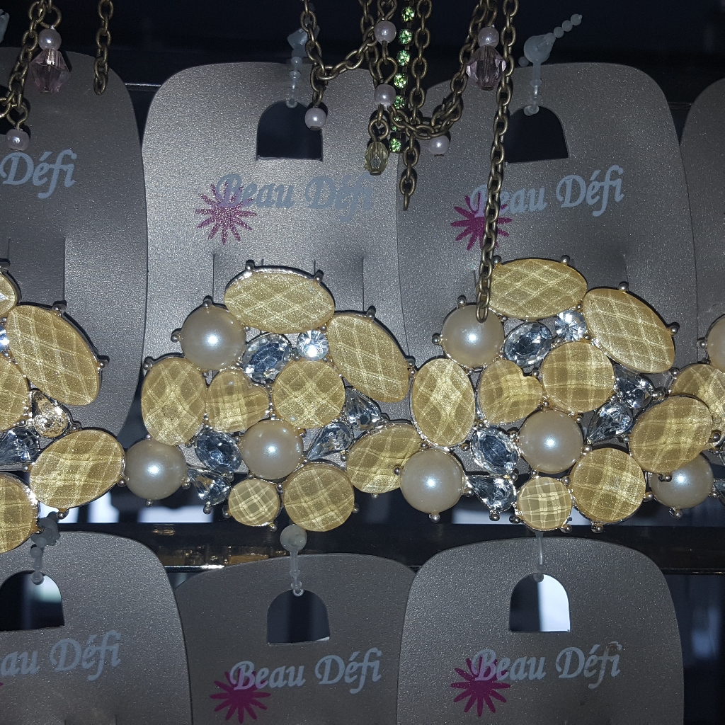 Nw Oval Yellow Cluster Rhinestone Brooch 20$
